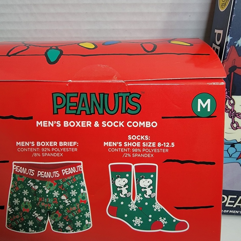 MENS PEANUTS SNOOPY CHRISTMAS BOX WITH BOXER BRIEF SIZE MED AND SOCKS SZ 8-12